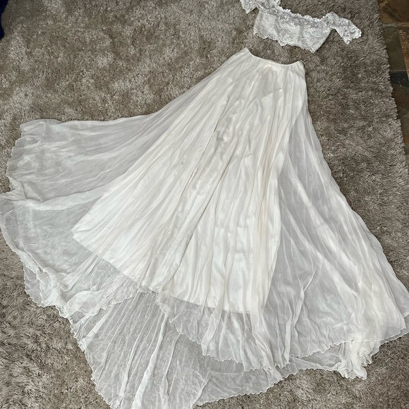 Cream/ivory 2-pc beach, backyard, destination wedding. - Picture 4 of 5